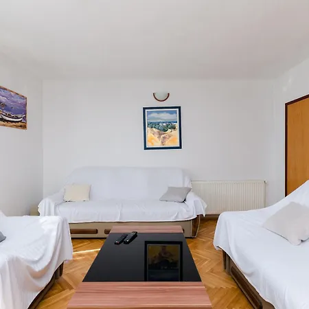Zdenka Apartment Lopar