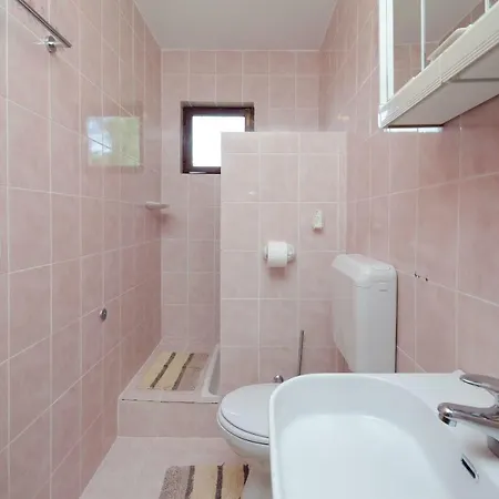 Zdenka Apartment *