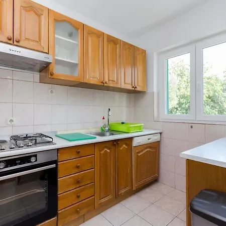 Zdenka Apartment Lopar